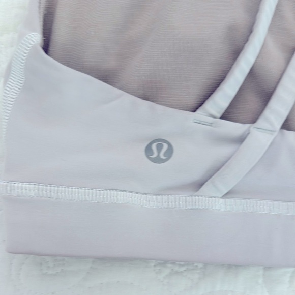 Lululemon Sports Bra Size 4 Lavender Pale Light Purple Strappy Back READ - Picture 3 of 4